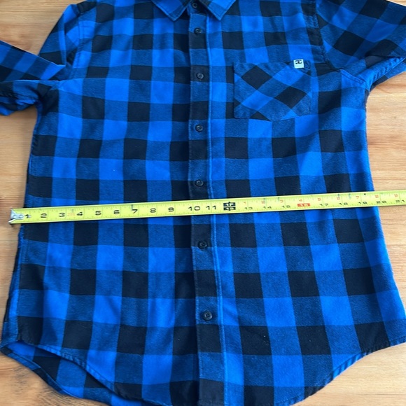 DC plaid button shirt - size M - Picture 6 of 6